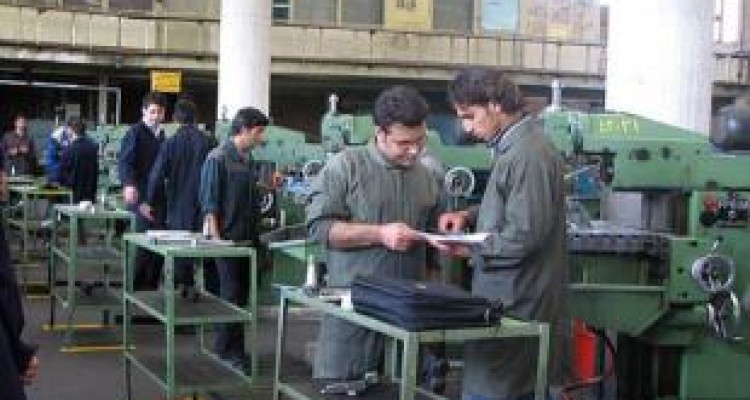لزوم راه‌اندازی هنرستان‌های کارآفرین و تولیدی در کرمانشاه 