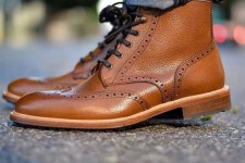 همه ریزه‌کاری‌هایی که درباره تمیز کردن انواع کفش باید بدانید