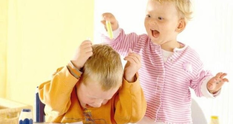 تاثیر ورزش مدرسه ای و کاهش علائم بیش فعالی دخترها