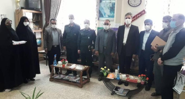 طرح لاله های روشن در مدرسه معلم صحنه برگزار شد + تصویر