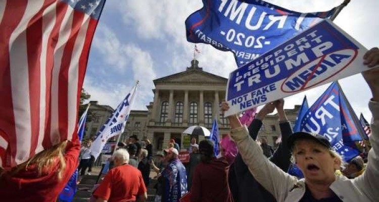 تجمع گروه‌های راست افراطی در واشنگتن/ ترامپ: شاید من هم آمدم!