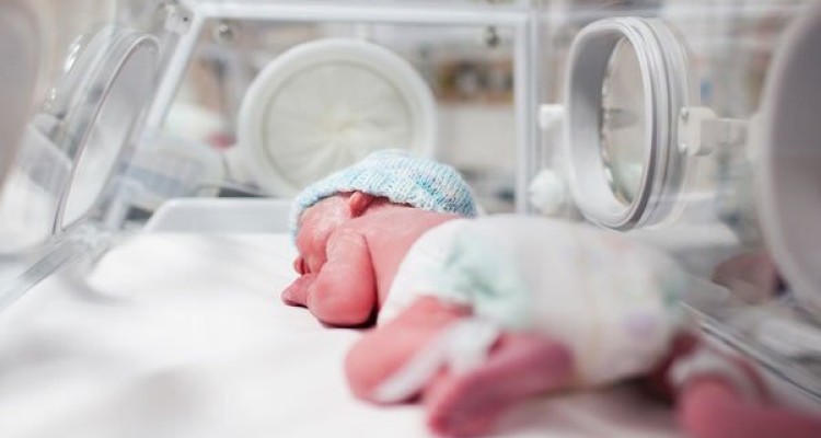 بررسی علل بروز سقط جنین در زوجین نابارور 