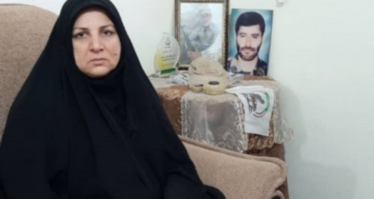 شهادت شهید سلیمانی داغ خانواده ما را تازه کرد/ ماجرای دیدار خانواده شهدای مدافع حرم با حاج قاسم