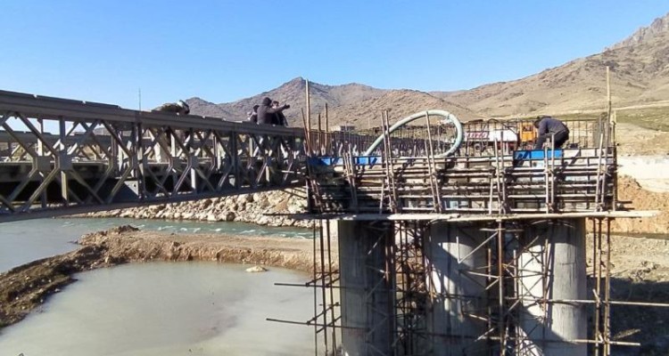 ساخت پل امام زاده خلیل الله گروس صحنه در حال انجام است + تصویر