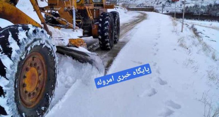 تمام محور های شهرستان صحنه باز است / برف روبی بیش از ۳۰۰ کیلومتر مناطق مختلف