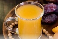 ضرورت نوشیدن حداقل ۸ لیوان مایعات از افطار تا سحر