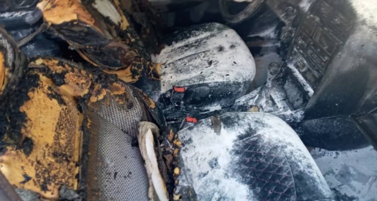 اطفا حریق خودرو پژو ۴۰۵ در جایگاه سوخت