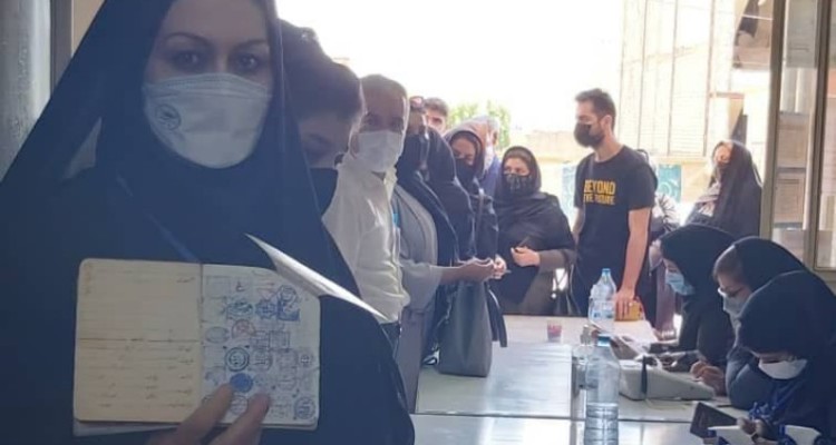 حضور مردم صحنه در پای صندوق های رای