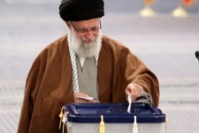 رأی مردم سرنوشت آینده کشور را رقم می‌زند