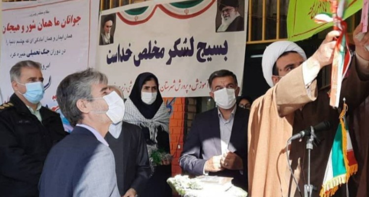 زنگ هفته بسیج در مدارس صحنه نواخته شد