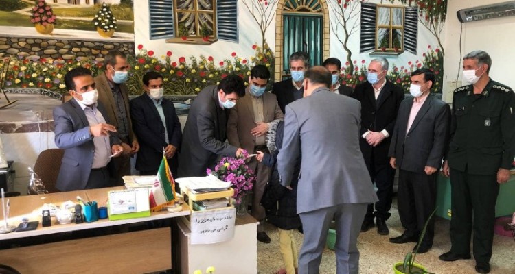 400 کمک هزینه به دانش آموزان کم برخوردار صحنه ای اهدا شد