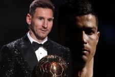 رونالدو، مسی را به سرقت توپ طلا متهم کرد + عکس