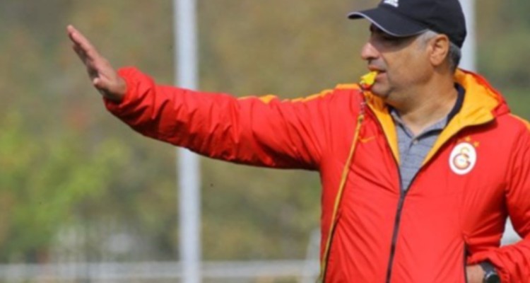 الهامی: زمین ساری بدترین زمین تاریخ لیگ برتر است/ حاضرم 300 میلیون از قراردادم را برای ترمیم ورزشگاه وطنی بدهم