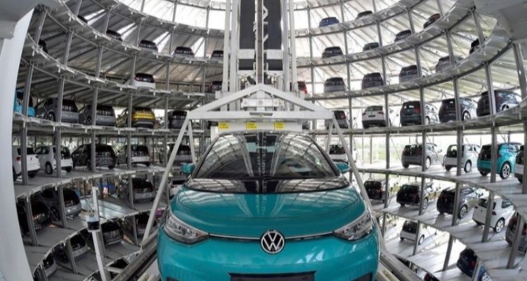 فولکس واگن در سال ۲۰۲۲ به کاهش تولید ادامه می‌دهد