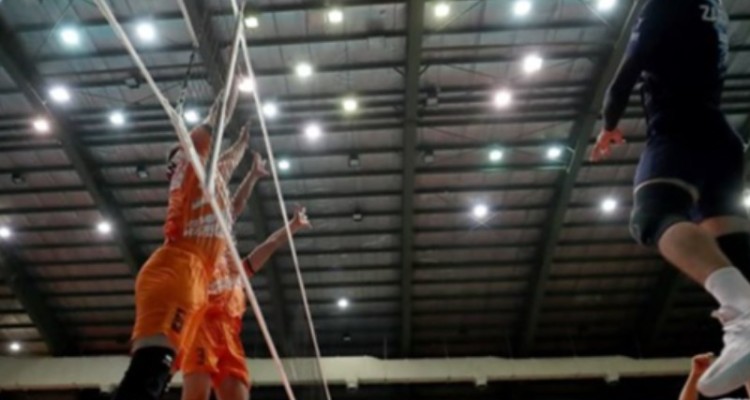 لیگ برتر والیبال| پیروزی بزرگ برای یزدی‌ها در روز پیروزی میزبان‌ها/ زمین‌گیری خودروسازان در کویر و هراز +جدول