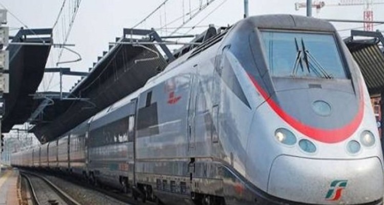 همه حواشی قطار سریع‌السیر تهران- اصفهان/ بسازیم یا کنار بگذاریم؟