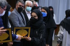 تکراری و نمایشی مانند همایش معرفی بانوی اخلاق؛ بی توجه به شیوع کرونا و دیگر هیچ