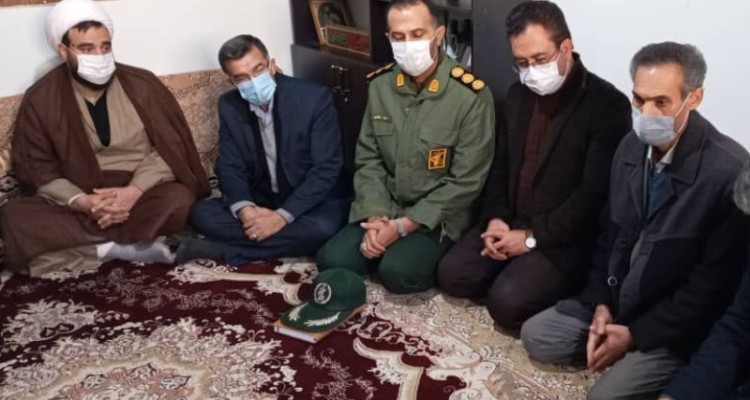 دیدار با خانواده شهدا موجب عزت و افتخار است