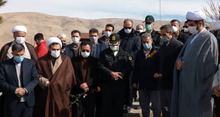 غبار روبی و عطر افشانی مزار شهدا در شهرستان‌صحنه