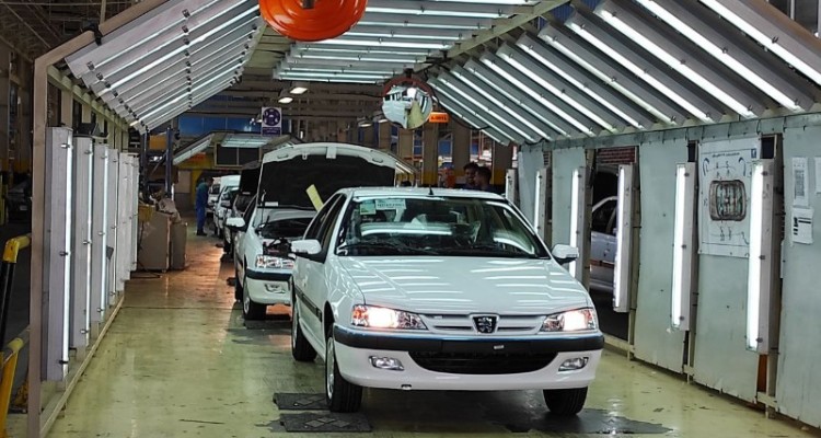 بازدیدفرماندار صحنه و مدیر کل بازرسی استان کرمانشاه از خط تولید سایت ایران خودرو کرمانشاه