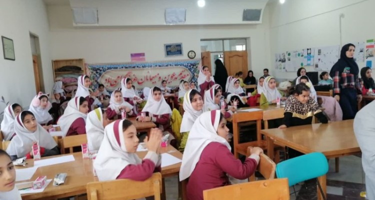 اجتماع بچه های عمو قاسم در صحنه