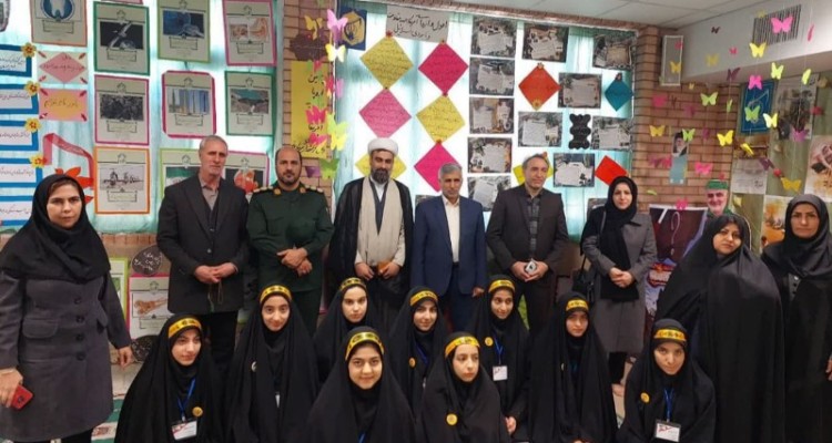 فرمانده سپاه صحنه از مدرسه انقلاب بازدید کرد