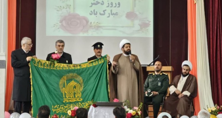 جشن دهه کرامت و روز دختر در صحنه