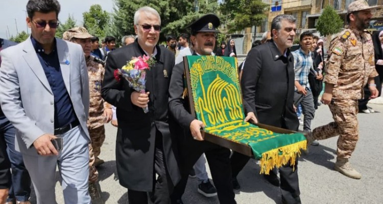 استقبال از پرچم مطهر امام رضا ع در صحنه