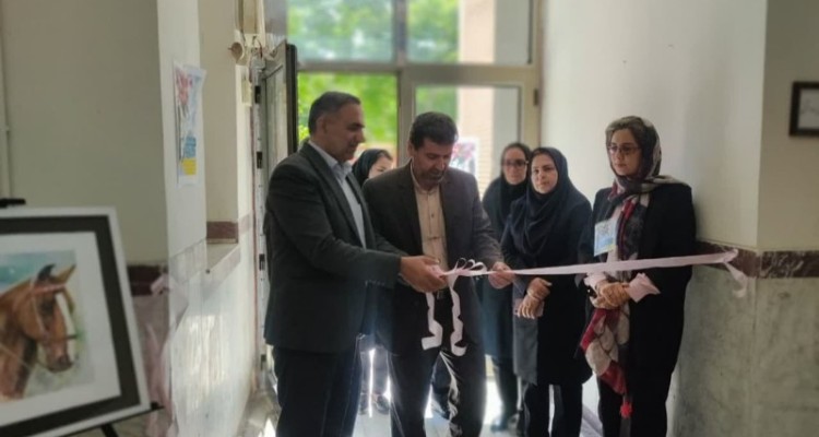 نمایشگاه نقاشی در صحنه