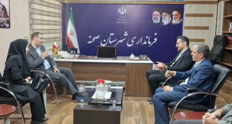 مدیرکل کانون پرورش فکری استان کرمانشاه با فرماندار صحنه دیدار کرد