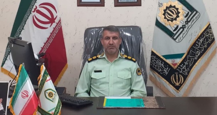 دستبند پلیس بر دستان سارقان حرفه ای سیم برق در صحنه