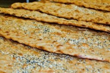 فروش اجباری نان‌ سبزیجات و کنجدی باب شده است/ با متخلفین برخورد خواهد شد