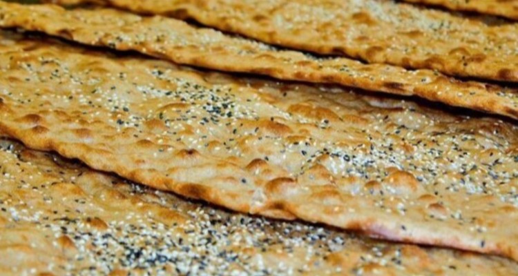 فروش اجباری نان‌ سبزیجات و کنجدی باب شده است/ با متخلفین برخورد خواهد شد