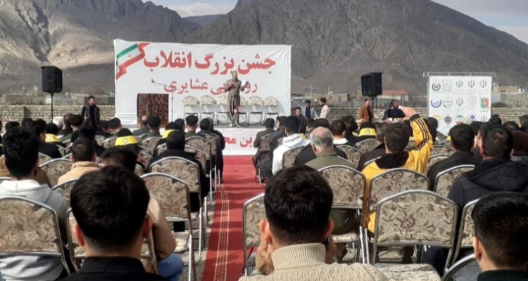 جشن بزرگ انقلاب در روستای محمود آباد صحنه