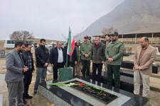 گل افشانی و غبارروبی مزار مطهر شهدا در صحنه