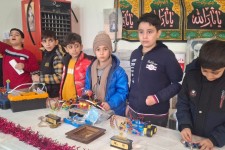 بازدید مسؤلین از نمایشگاه مخترعان آینده ساز رباتیک شهرستان صحنه پس از اقامه نماز جمعه 