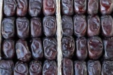 آغاز عرضه برنج و خرمای تنظیم بازاری