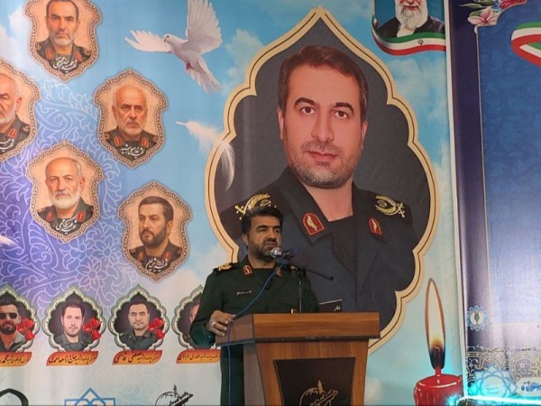 شهدا ستارگانی هستند که مسیر ملت ایران را روشن می‌کنند