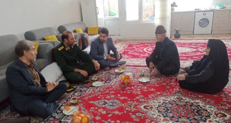 دیدار با خانواده شهدا