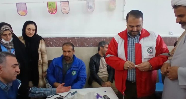برپایی میز خدمت و ایستگاه سلامت به مناسبت دهه فجر در شهرستان صحنه   