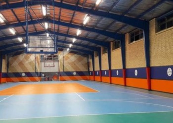 دینور، بی‌بهره از سالن ورزشی مسقف