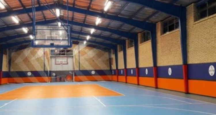 دینور، بی‌بهره از سالن ورزشی مسقف
