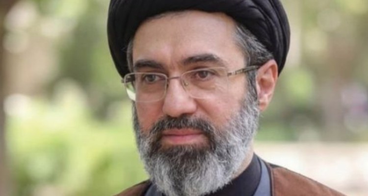 رهبر معظم انقلاب اسلامی:ارتش اسلام دلاورانه از کشور دفاع می‌کند