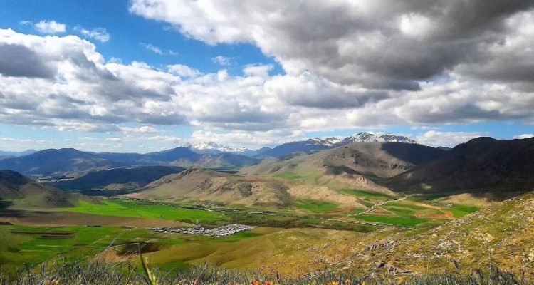 زیبای‌های طبیعت بهاری روستای بید سرخ شهرستان صحنه