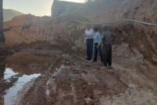بازدید بخشدار مرکزی صحنه از روستای دوآب و بررسی موضوع آسیب به مخزن آب شرب