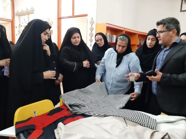 بازدید معاون فرمانداری صحنه از نمایشگاه توانمندی زنان سرپرست خانوار و افراد دارای معلولیت