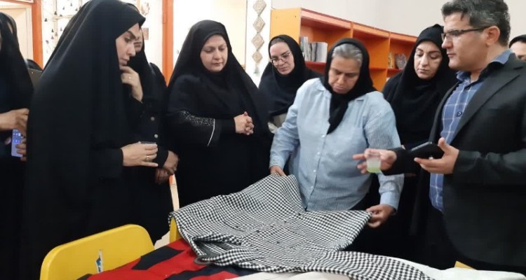 بازدید معاون فرمانداری صحنه از نمایشگاه توانمندی زنان سرپرست خانوار و افراد دارای معلولیت
