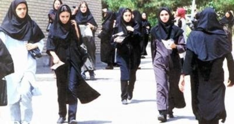 مشکلات فرهنگی جوانان با همایش و جلسه برطرف نمی شود