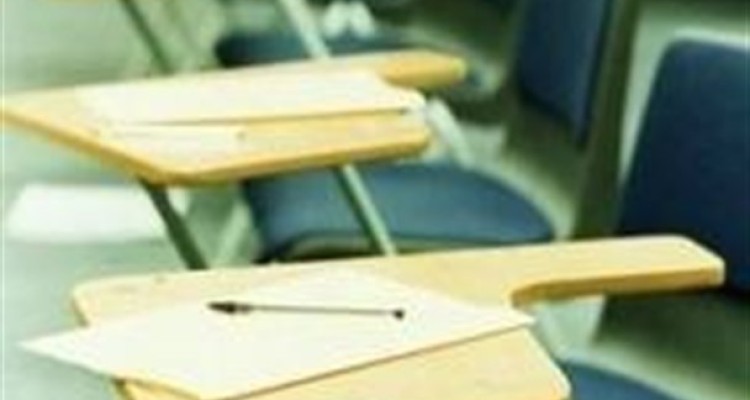 43 روز از تذکر رهبری به مسئولین گذشت/ دانشجویان بورسیه همچنان سر در گم