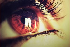  پلک پف کرده, حلقه سیاه دور چشم و جوش های ریز روی چانه نشانه چیست؟ 